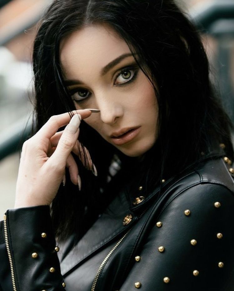 Emma Dumont Plastic Surgery Face