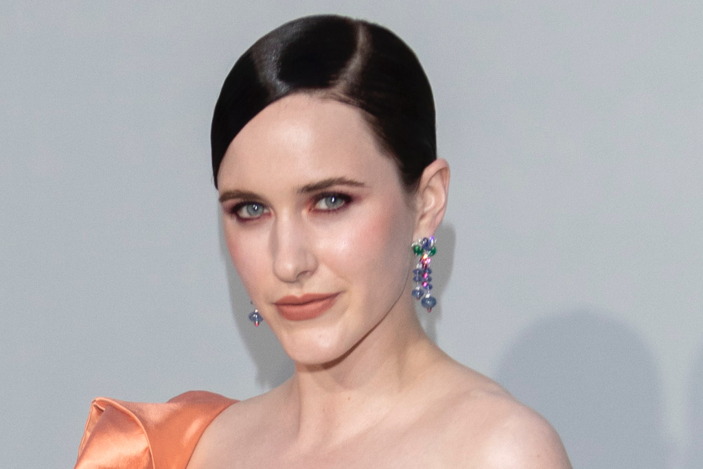 Rachel Brosnahan Plastic Surgery Face